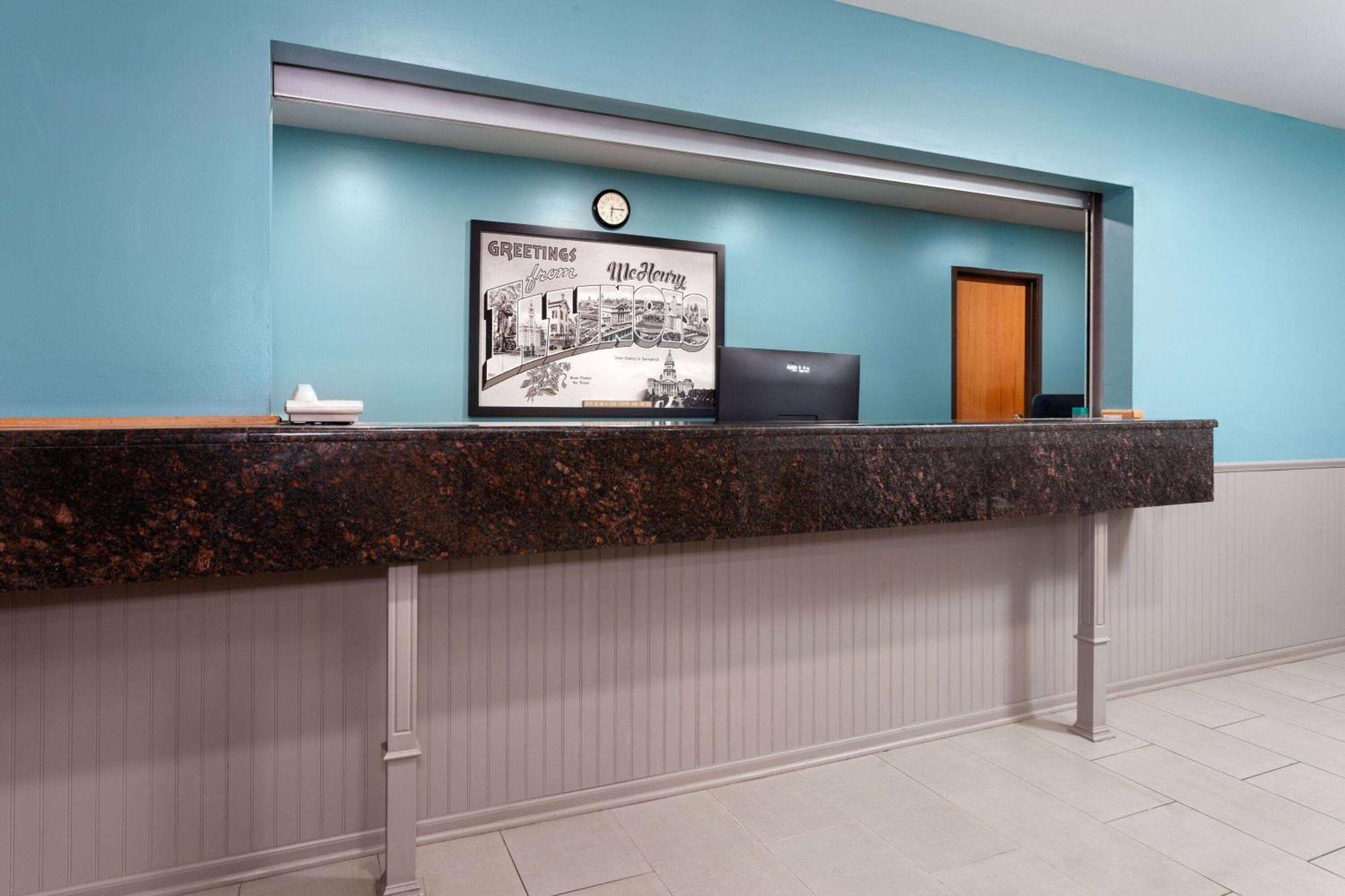 Super 8 By Wyndham Mchenry Fox Lake Area Exterior foto