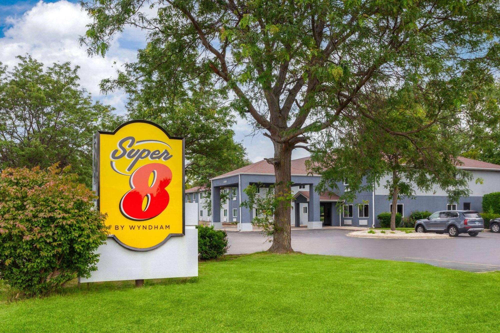 Super 8 By Wyndham Mchenry Fox Lake Area Exterior foto